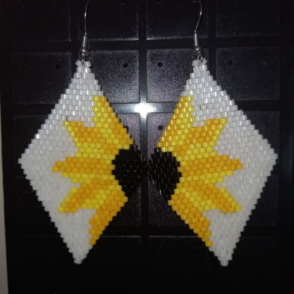 🌻 Sunflower Radiance – Bold & Bright 🌻 - Picture 2 of 4